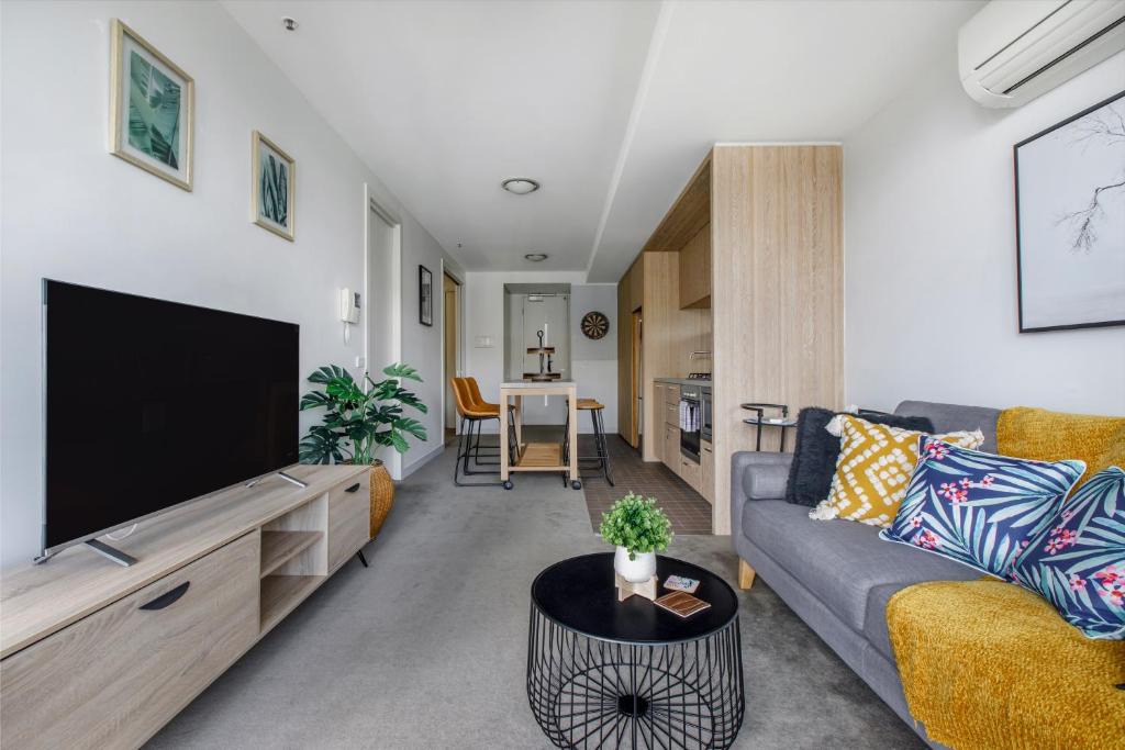 South Yarra Apartment | Modern Nomads South Yarra Tranquil 2BR with Balcony Near Station
