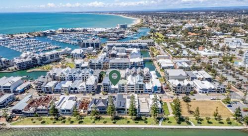Mandurah Apartment | Modern Premium 1 Bedroom apartment in Dolphin Quay