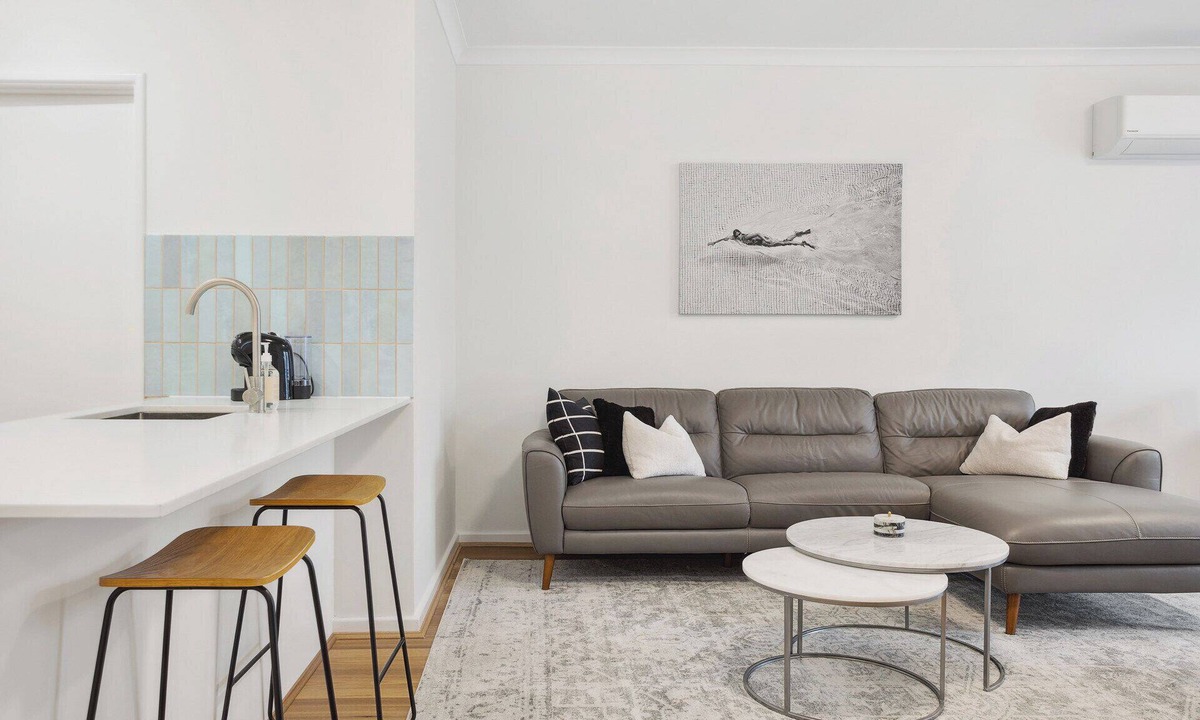 East Perth Apartment | Modern & Relaxed, 2BR, Central with Courtyard & Parking