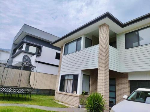 Underwood Villa | Modern Retreat by Underwood market&51 Area