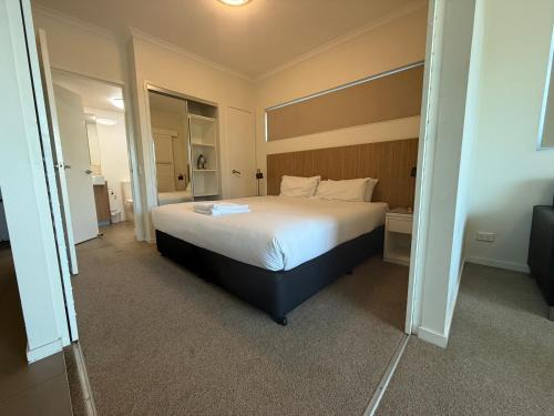 Mackay Apartment | Modern Riverside Suites in Mackay CBD with Pool and Parking