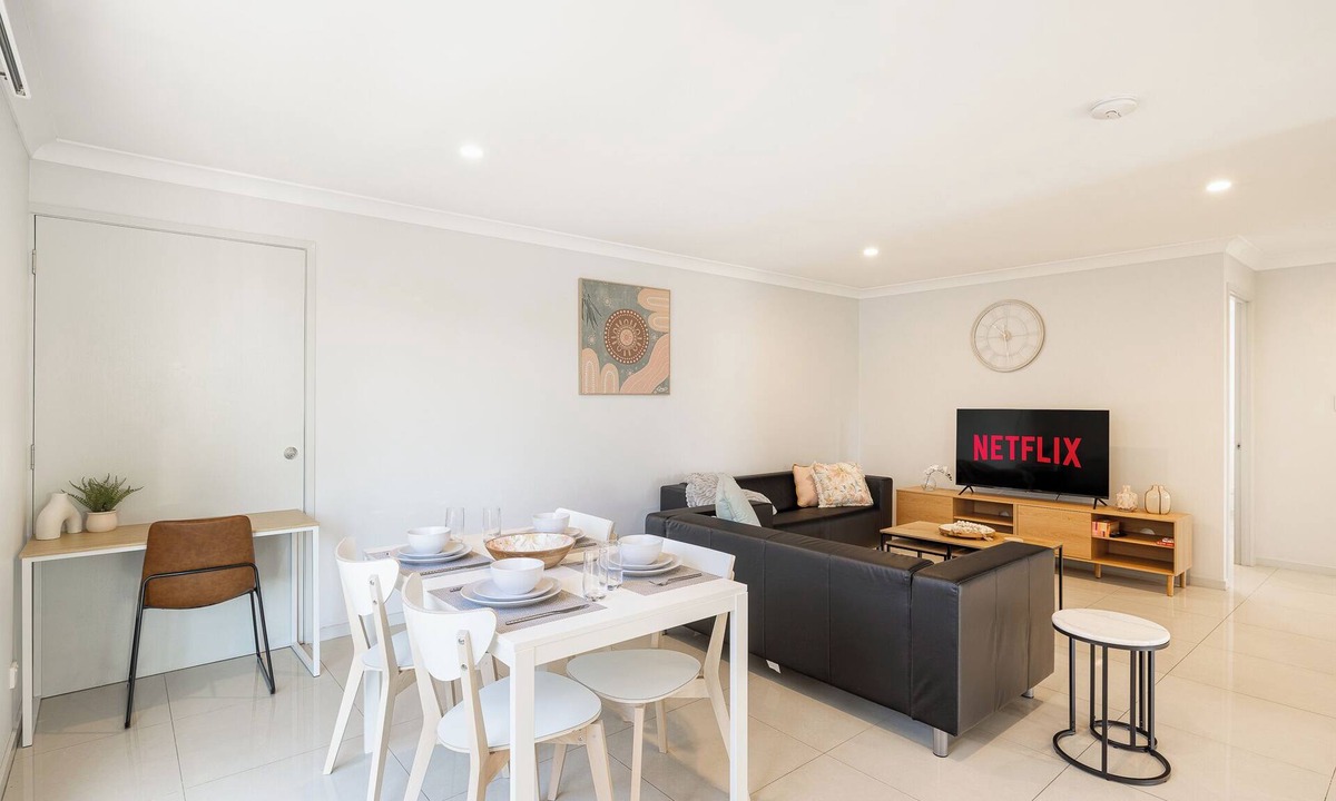 Rocklea Apartment | Modern Rocklea 1BR | AC & Workspace | 219D1
