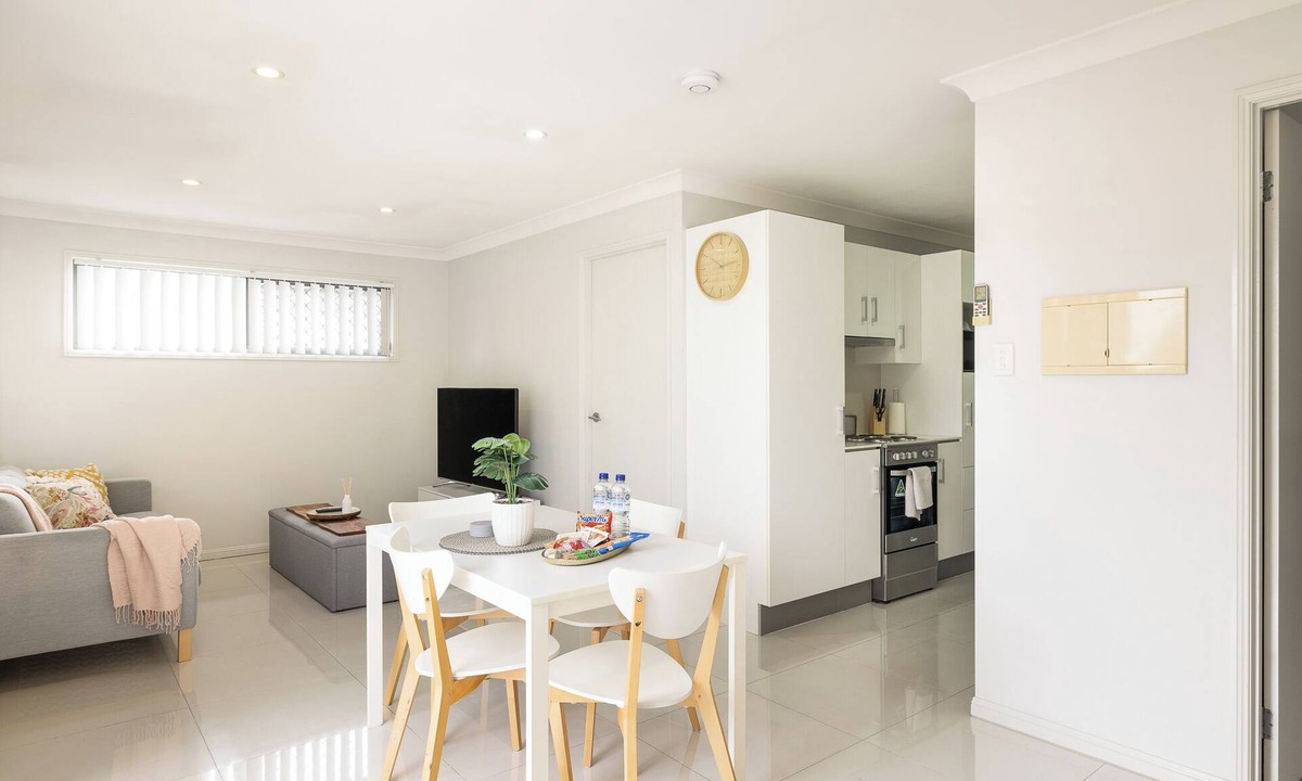 Rocklea Apartment | Modern Rocklea 2BR | Near Shops | Parking | 118D2
