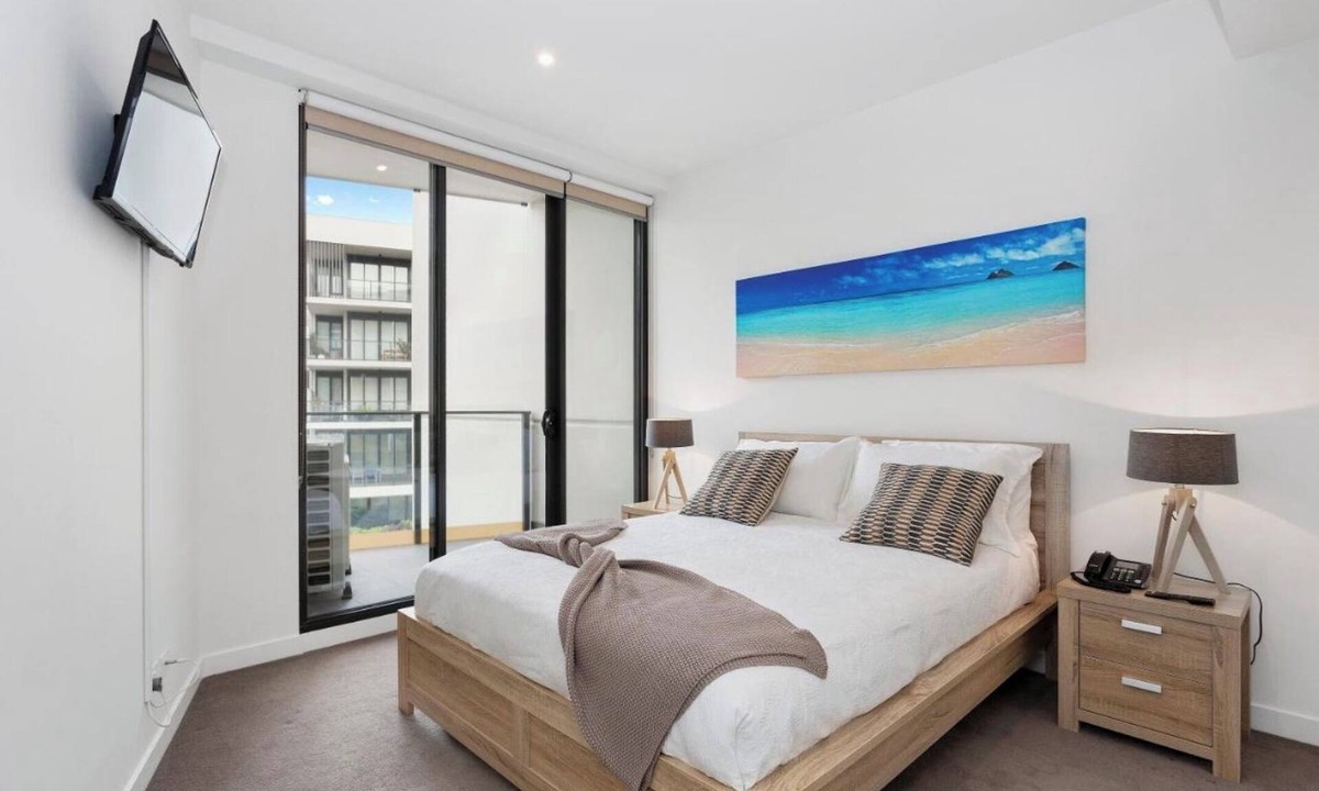 Sandringham Apartment | Modern Sandy Hill Resort Apartment with Pool & Parking