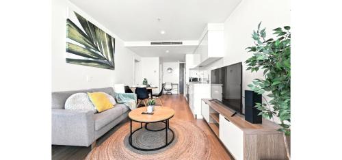 Southbank Apartment | Modern Southbank Oasis 2BR with Resort Amenities and Stunning Balcony Views