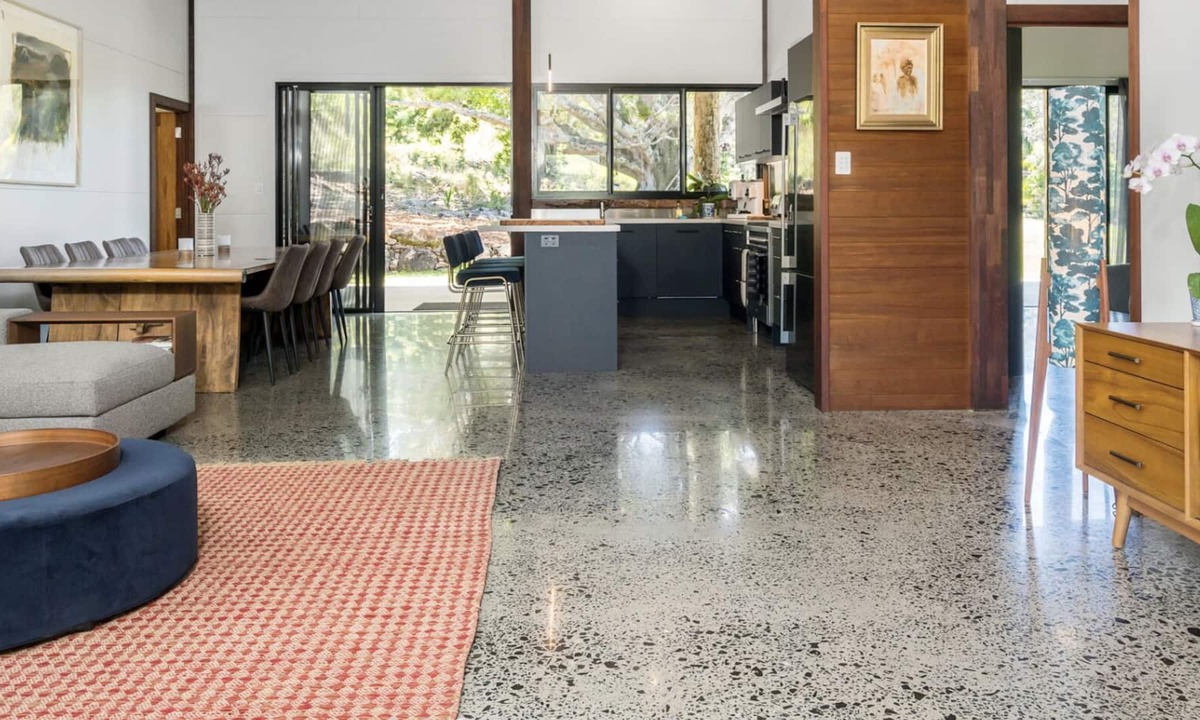 Myocum House | Modern spacious country home with fig trees & valley views - central Byron Shire