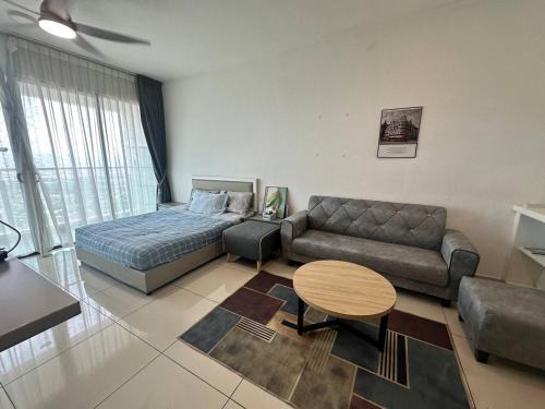 Bangi Sentral Apartment | Modern Studio @Evo #4pax