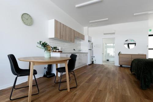 Hillcrest Apartment | Modern Studio Near Burnie | Cozy & Bright