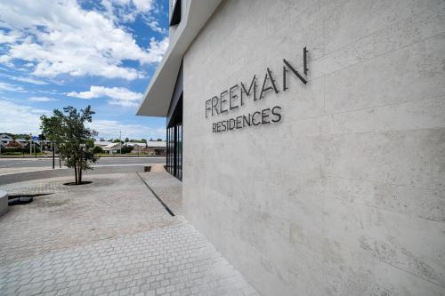 North Fremantle Apartment | Modern Studio with Rooftop and BBQ Access