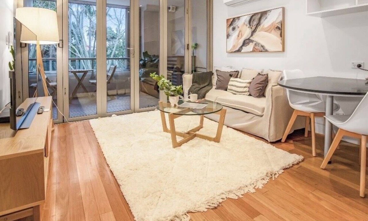 Kings Cross Apartment | Modern stylish 1BR apartment w/balcony, superb location