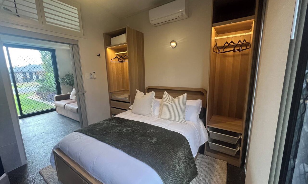 Norman Gardens Apartment | Modern & Stylish Studio Apartment-1 Bedroom (Double Bed) & 1 Sofa Bed (Double)