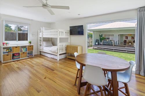 Moffat Beach House | Moffat Beach Entertainer with Kids Retreat & Walk to Beach