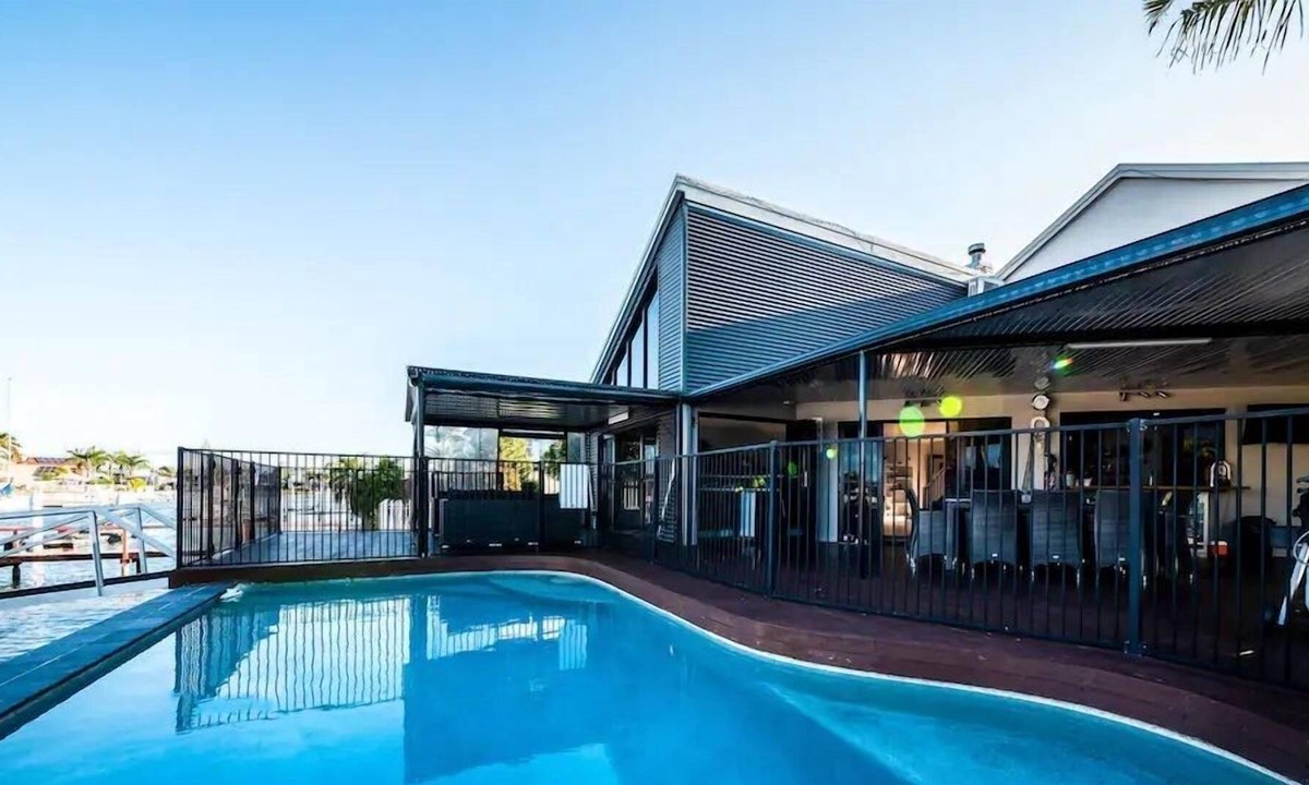 Minyama House | Mooloolaba Waterfront Living - Holiday Luxury ZC6