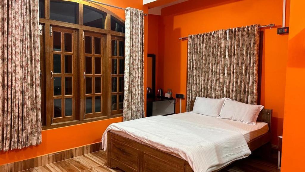 Along House | Moom Homestay