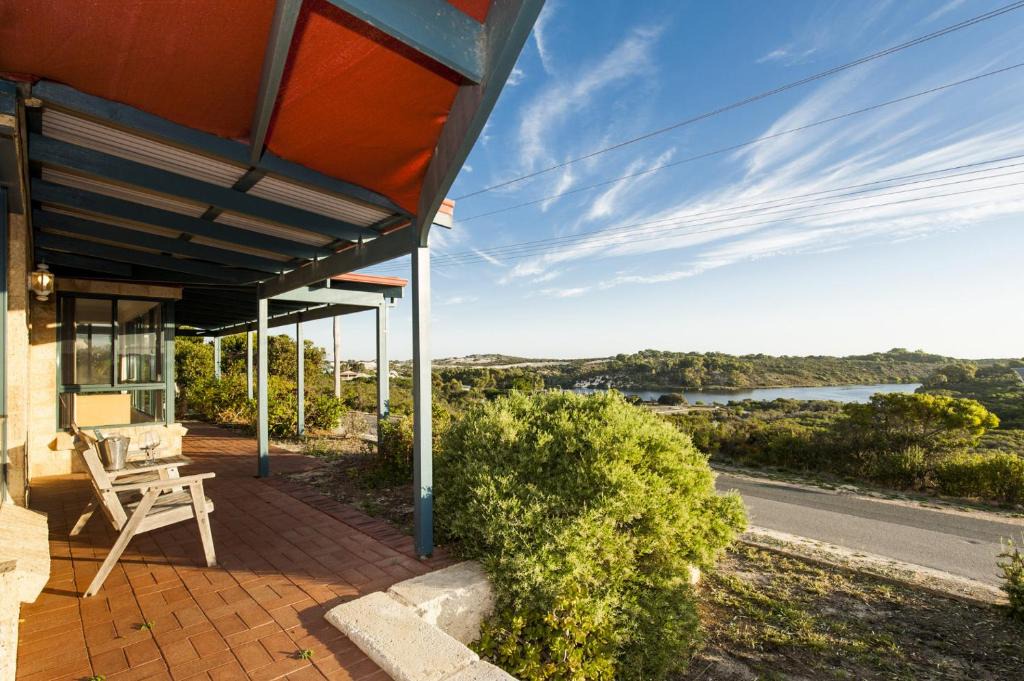 Guilderton House | Moore Views - Stunning River Views