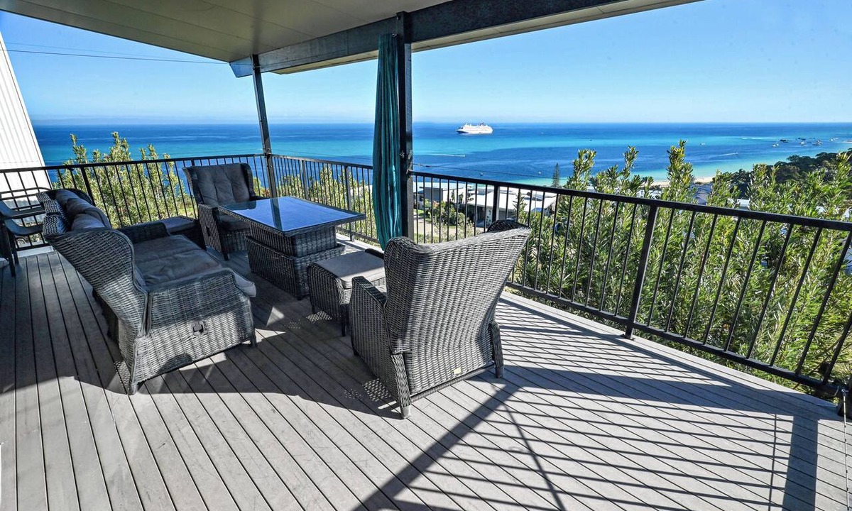 Brisbane Waterfront House | Moreton Magic Breathtaking Moreton Bay Views Plunge Pool