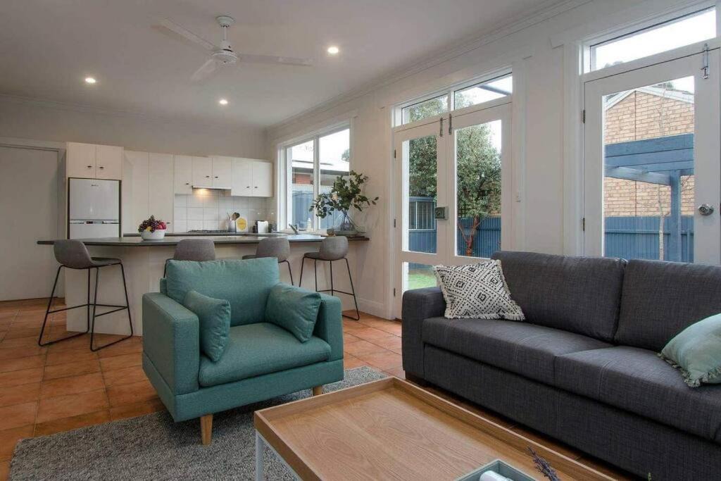 Cumberland Park House | Morris Cottage - Spacious Abode in Easy Location