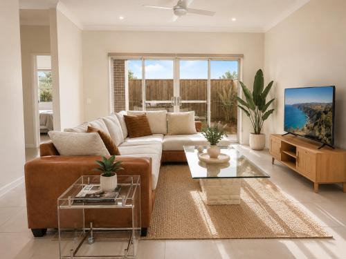 Morayfield House | Mountain Breeze Retreat - Brand New 4BR Home