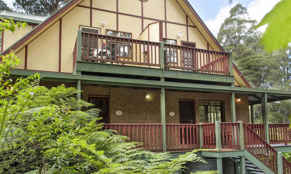 Mount Dandenong Bed & Breakfast | Mountain Lodge