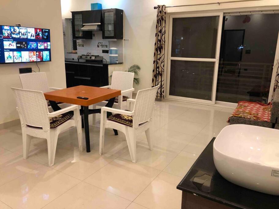 Bullawala Apartment | mountain view