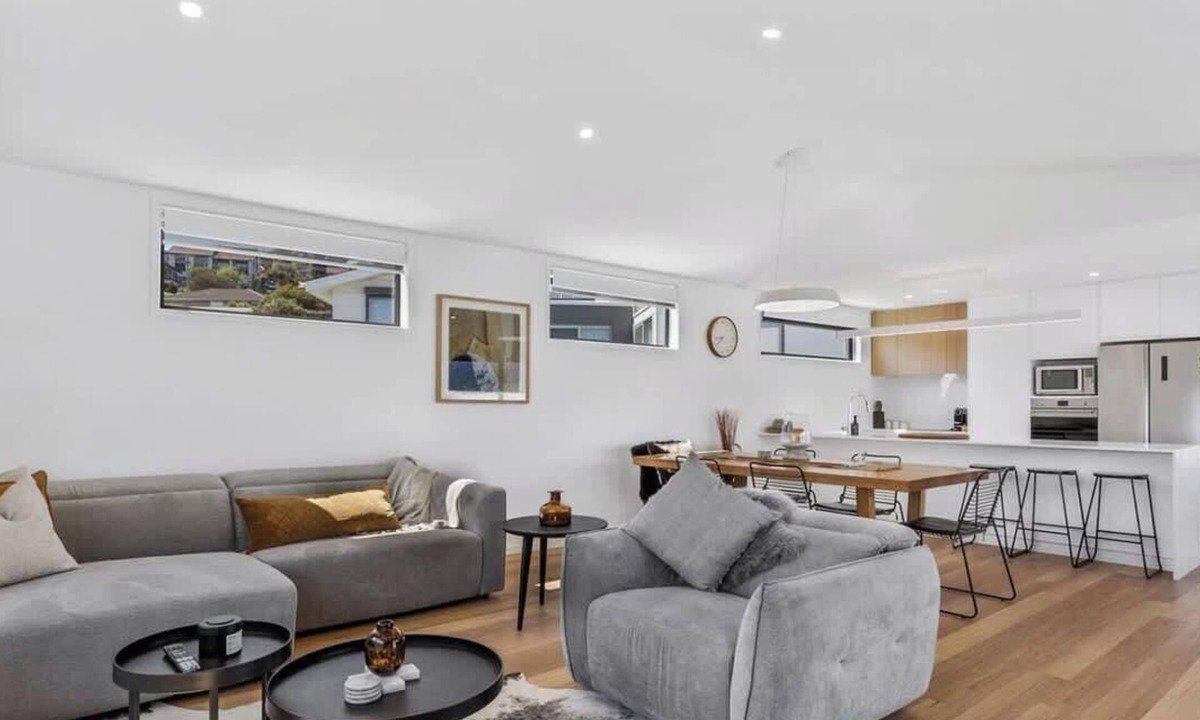 Bellerive House | "Mountain View Villa" Newly Built - 10 min to CBD.