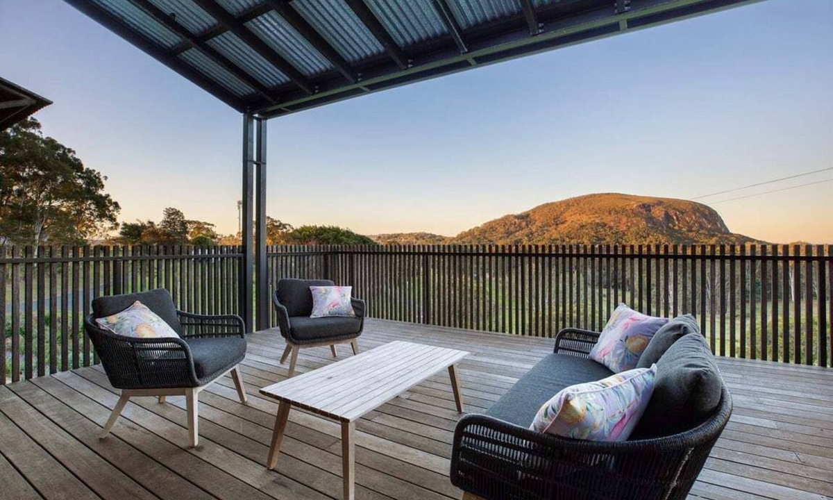 Mount Coolum House | Mountainview Beach House. Rural yet 5 mins from the beach. Pet friendly.