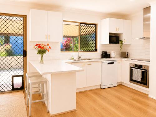 Upper Mount Gravatt House | Mt Gravatt Affordable 4BR Family Home, Sleep 8