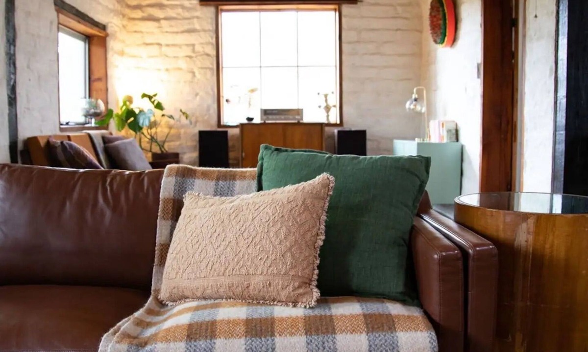 Chewton Bushlands House | Mud Brick Eco Retreat | 15 mins from Castlemaine