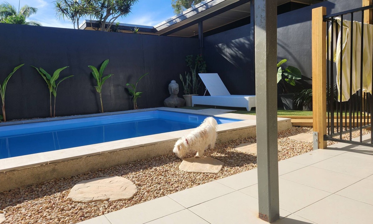 Mudjimba House | Mudjimba Beach House pets allowed inside & walk to surf beach