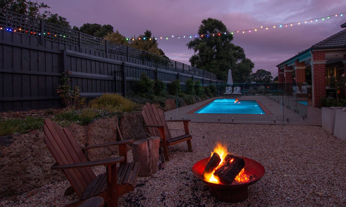 Romsey House | Naje House Macedon Ranges - Pool, Spa, Firepit