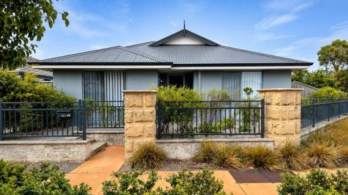 Kealy House | Napolean Holiday Retreat