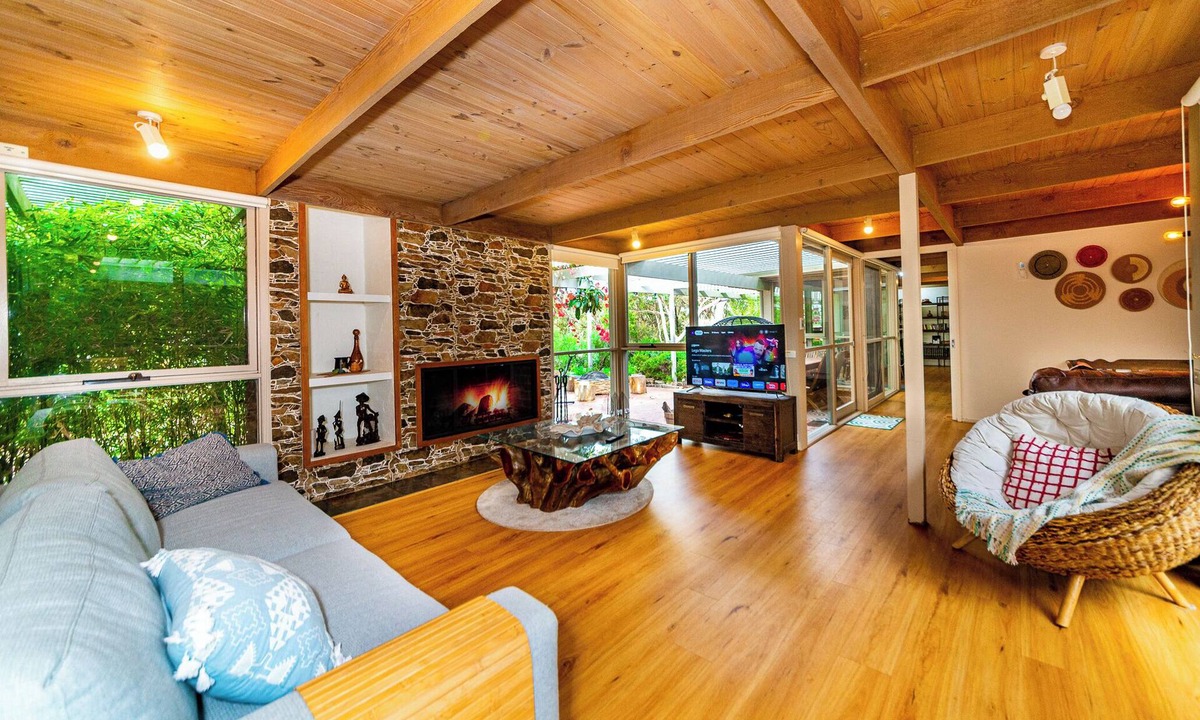Sunbury House | Nature Escape with 4K Cinema room Close to Melbourne Airport