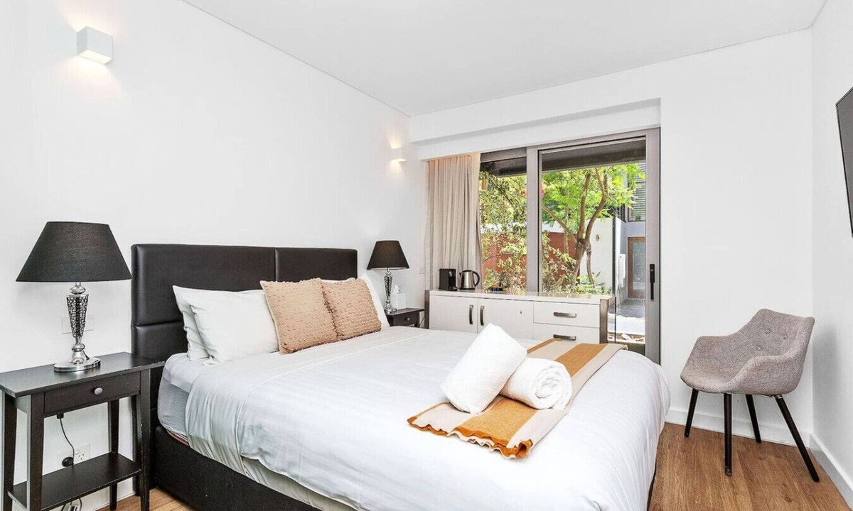 Perth Bed & Breakfast | Nest on Newcastle – T1
