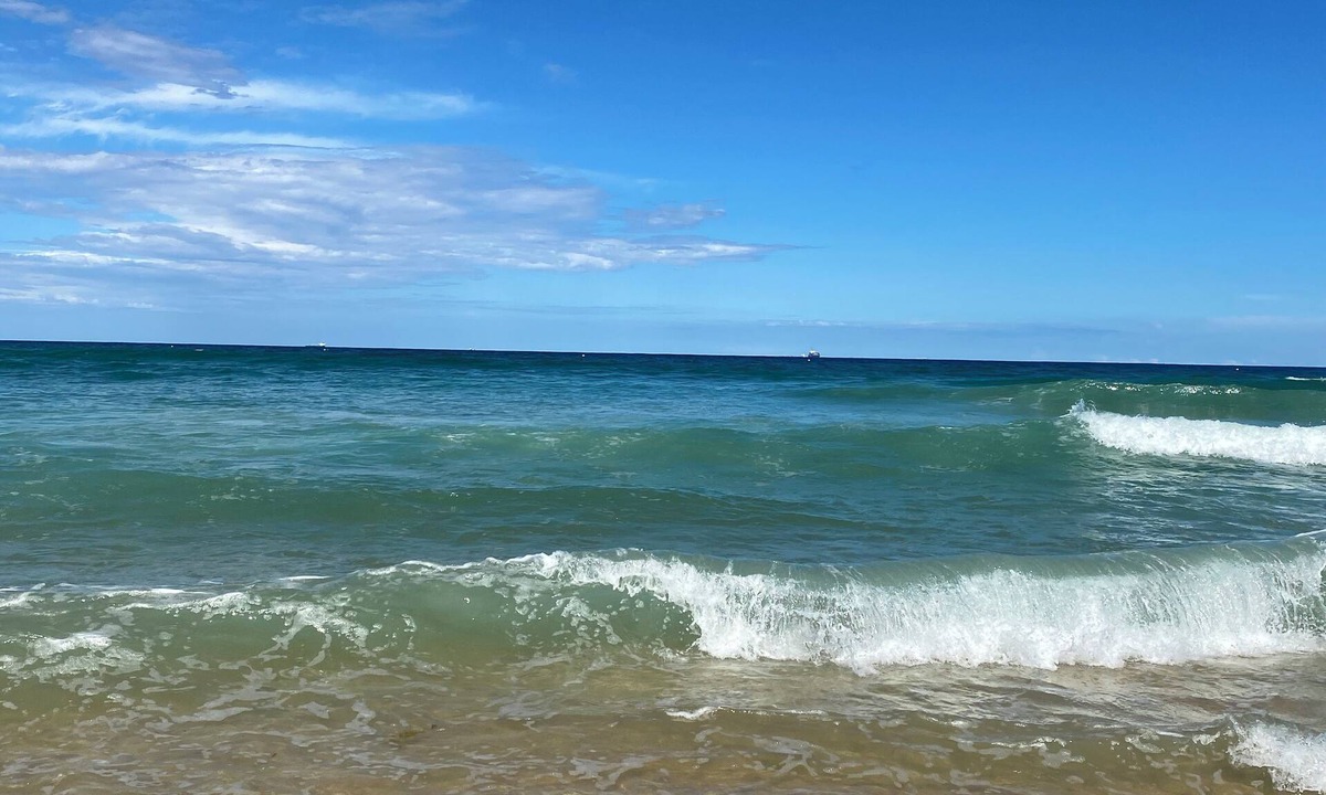Buddina Apartment | NEW BEACH Luxury 3B 2B unit - Ocean Views! 250m to Buddina Beach!