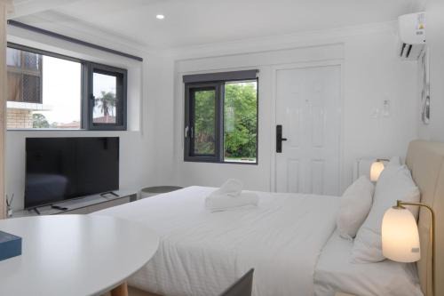 Macgregor House | New Self-Contained Unit for Solo or Couple Travelers