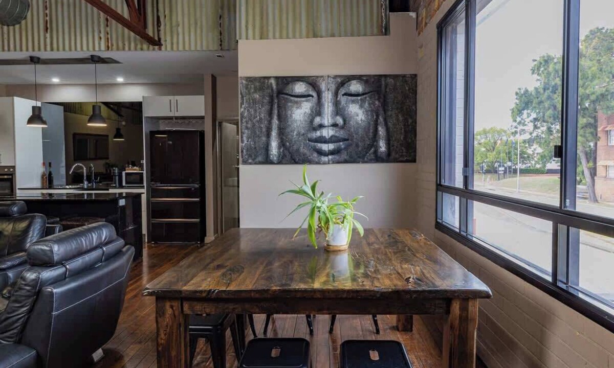 Newcastle West Apartment | Newcastle Modern CBD Apartment | Central and Stylish