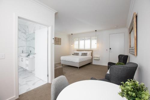 Ballarat Apartment | Newington Apartments - Apt 4 Accessible Queen
