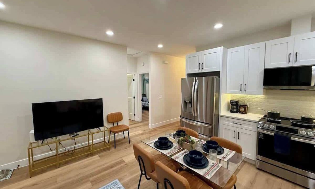 East Grove House | Newly Built 3bd/2bth Villa/AC/30 min Legoland