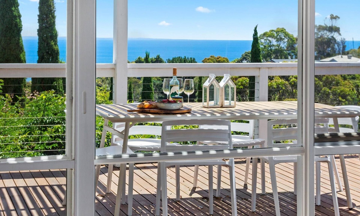 Mount Martha House | Ngaree - Ocean Views - An oasis up in the treetops