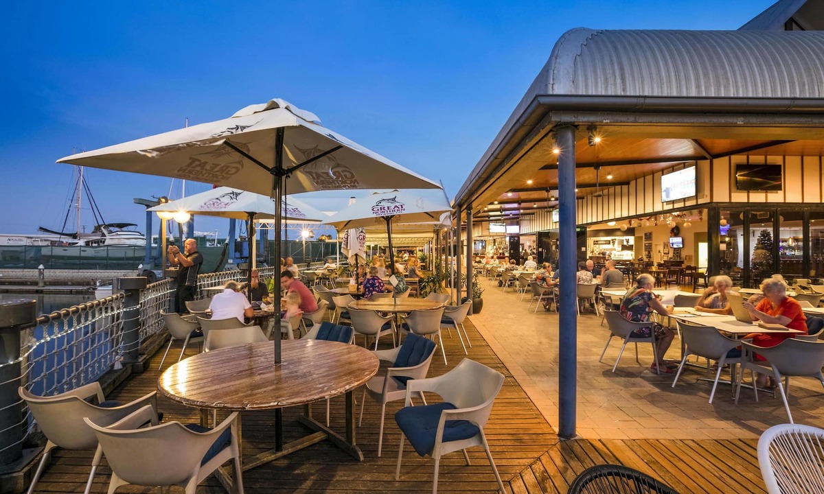 Buddina Hotel | Nightcap at Kawana Waters Hotel