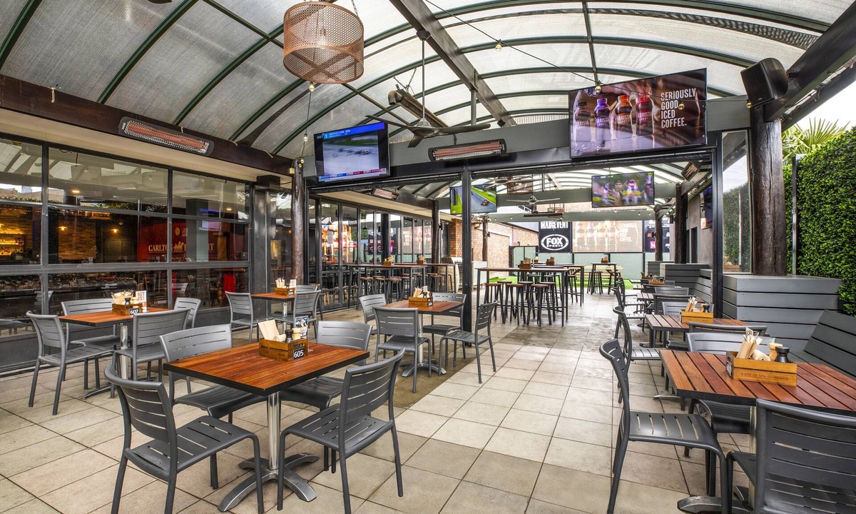 Ringwood Hotel | Nightcap at Manhattan Hotel