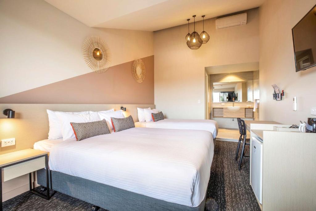 Ringwood Hotel | Nightcap at Manhattan Hotel