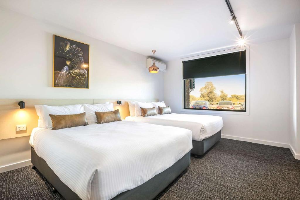 Frankston Hotel | Nightcap at The Cheeky Squire