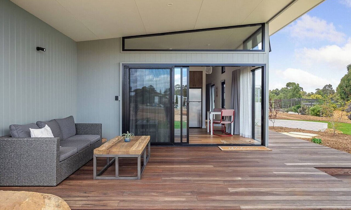 Margaret River Apartment | Nilaya Studio - Modern studio with peaceful forest views