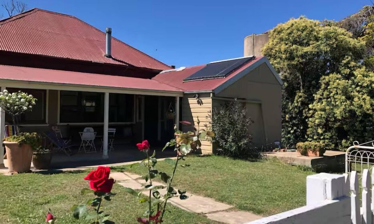 Eglinton House | Nilgiri Cottage is self contained, quiet and comfortable, 10 mins from Bathurst.