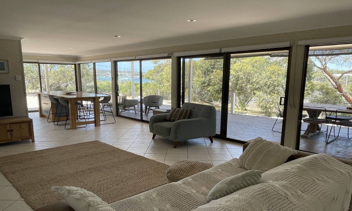 Lake Wangary House | No. 10 - A Charming and Private Holiday Home in Prime Coffin Bay Location