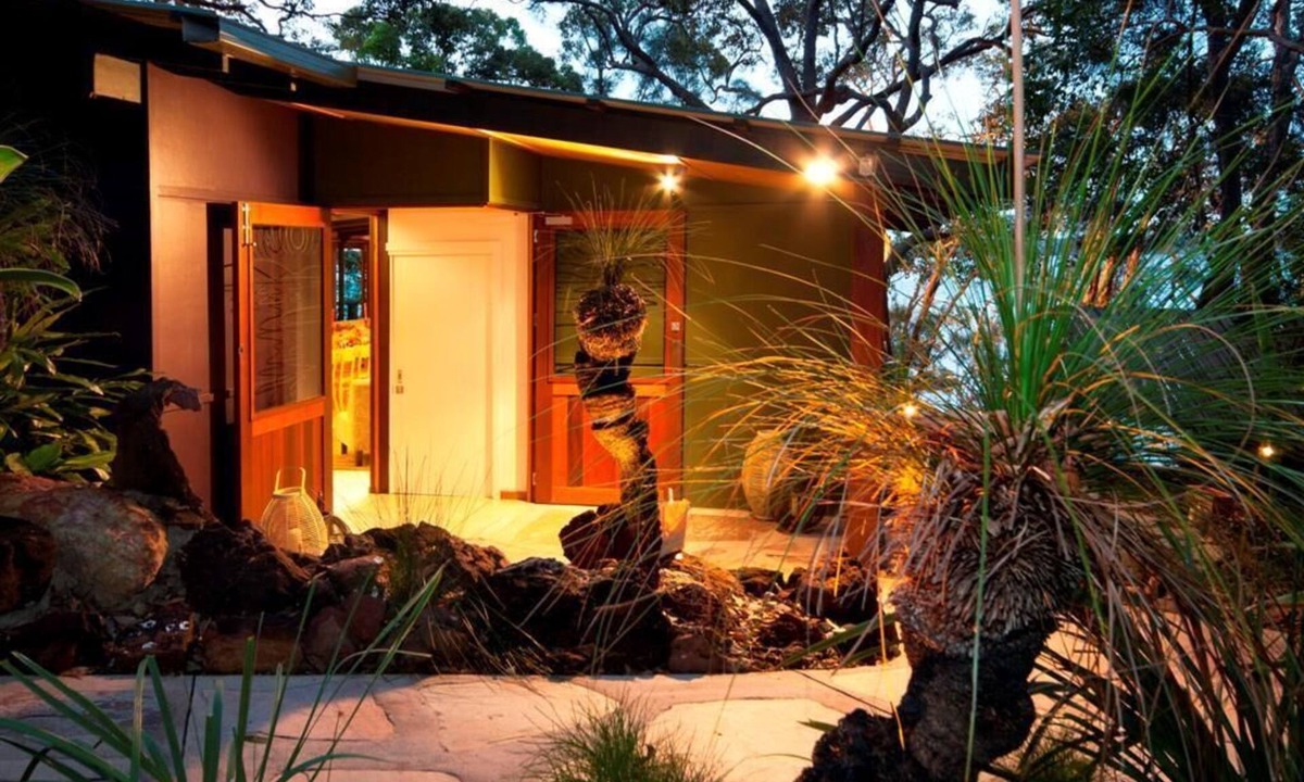 Weyba Downs House | Noosa Luxury Lakehouse 3 Bdrm (2 bdrm lockoff) - Double spas & wood fire