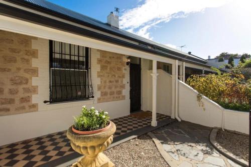 North Adelaide House | North Adelaide Row Cottage Monte