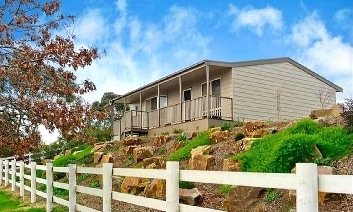 Chirnside Park Cottage | Oak Hill Cottage Peaceful Escape with Stunning Views