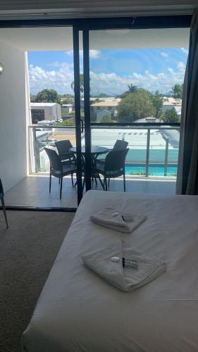 Mackay Apartment | Oaks Carlyle - Modern Studio Near Mackay CBD